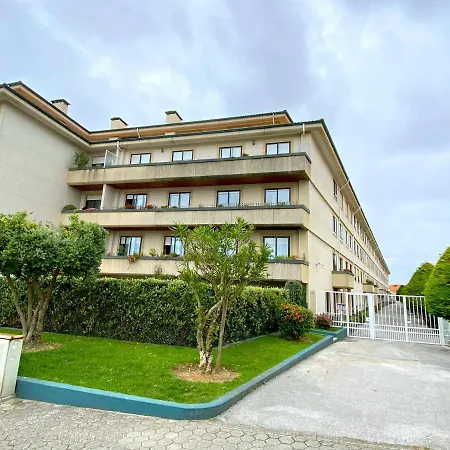 Beachside Feel Full & Casino São Félix da Marinha